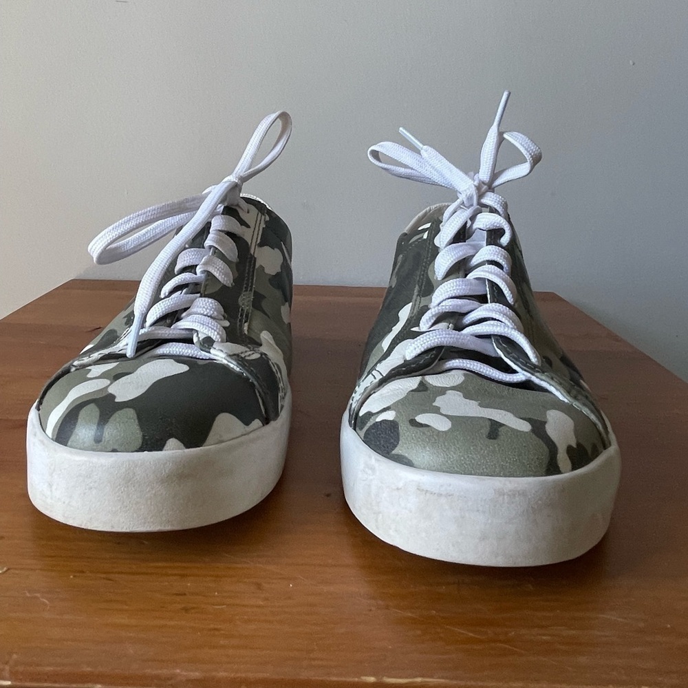 OTBT, Off the Beaten Track, Court, camouflage sneakers women’s 6.5 - Picture 2 of 9